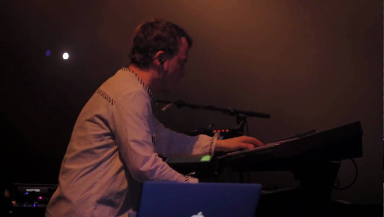 TURBOWEEKEND - Trouble Is (live at vega)
