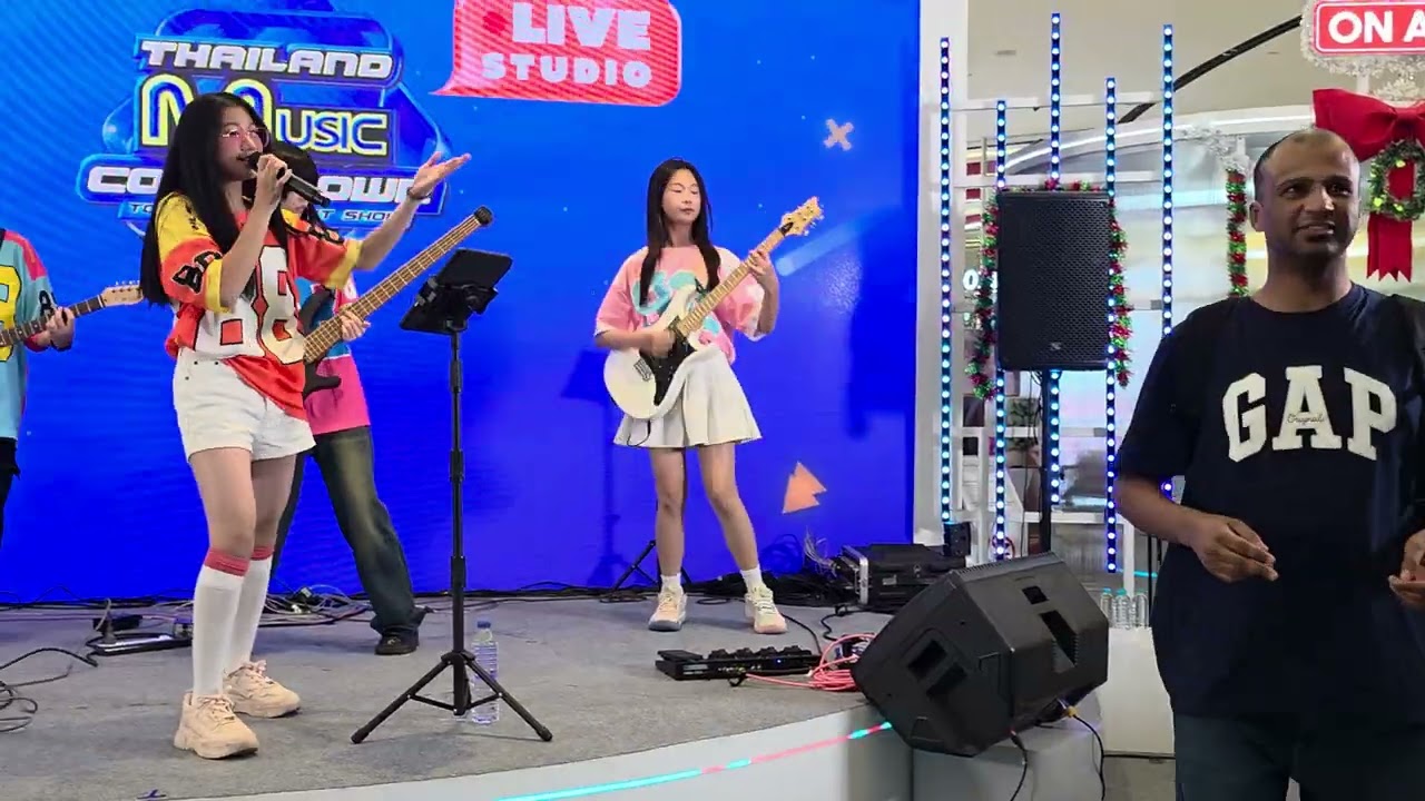 กระเป๋าแบนแฟนยิ้ม - APT by SIGSAG at TMC Siam Paragon 10 Jan 2026