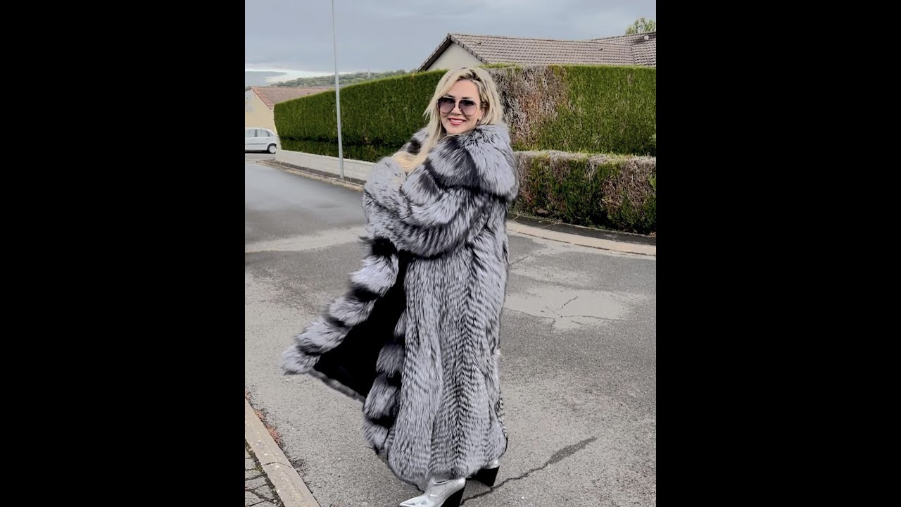 FOXES BELONG TO ME… I LOVE TO WEAR FOX FURS