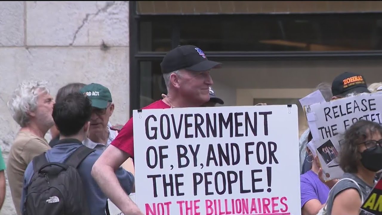Workers rally in Manhattan for living wage legislation