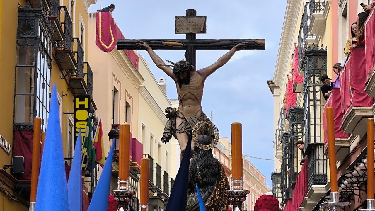 El Cristo de la Buena Muerte de la Hiniesta en la Calle Trajano. | Domingo de Ramos 2025
