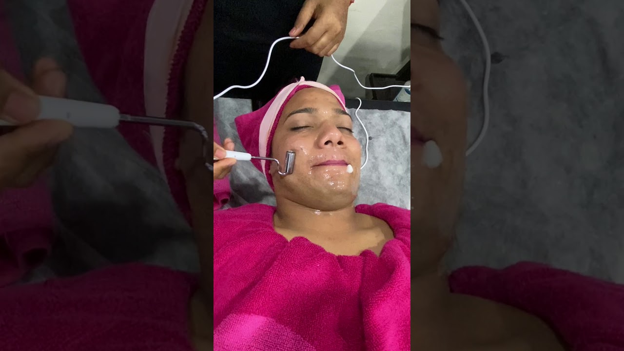 Galvanic machine facial treatment for pigmentation