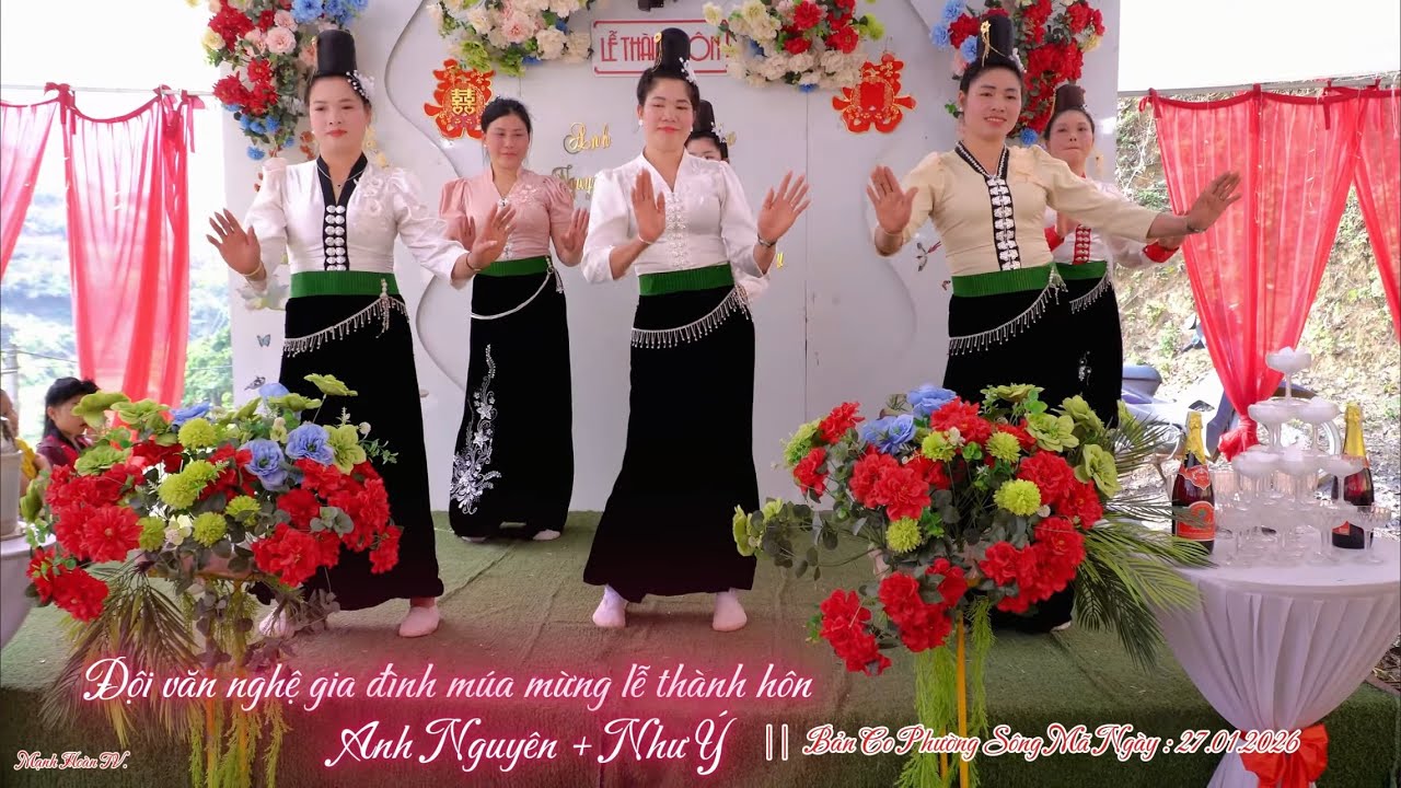 Đội văn nghệ gia đình múa mừng LTH Anh Nguyên + Như Ý Bản Co Phường Xã Sông Mã Tỉnh Sơn La.