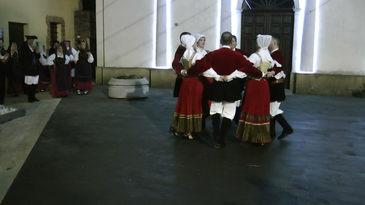 ==Gruppo Folk Città di Tempio a San  Nicolò d'Arcidano==   =Lu baddu a passu=   (9)