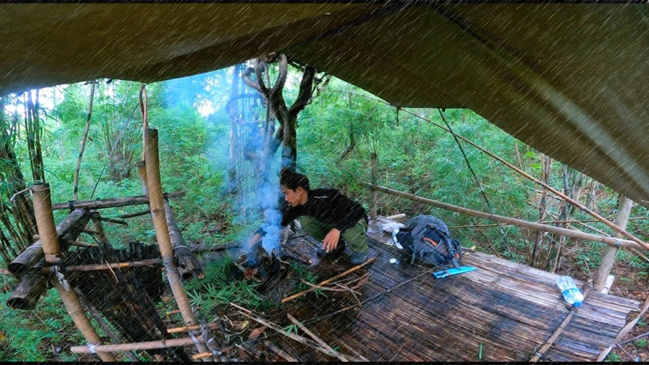 ต้องตัดสินใจกระทันหัน ออกจากป่าเมื่อเจอฝนกระหน่ำทั้งคืนอาจไม่สบายได้ถ้าฝืนอยู่ ￼￼