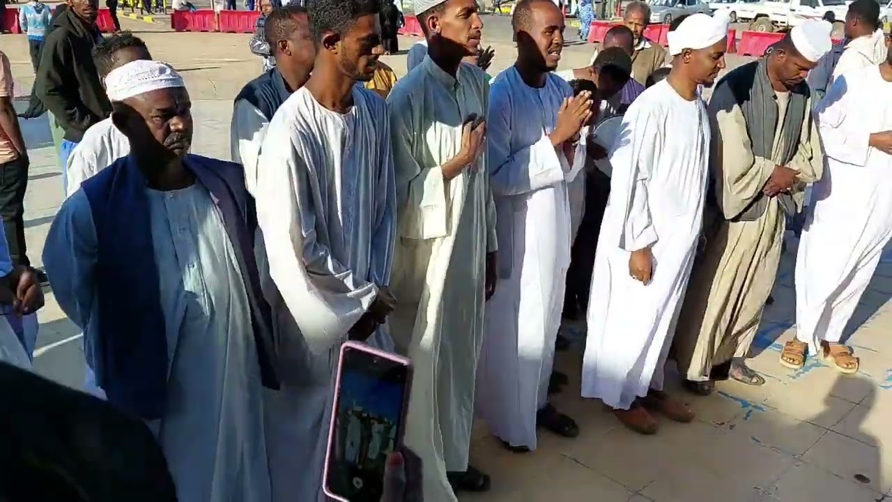 【من مطار الخرطوم لحظات مغادرة مولانا الشريف عبدالله جبار المكسورة ـ إلي آداء العمرة 】