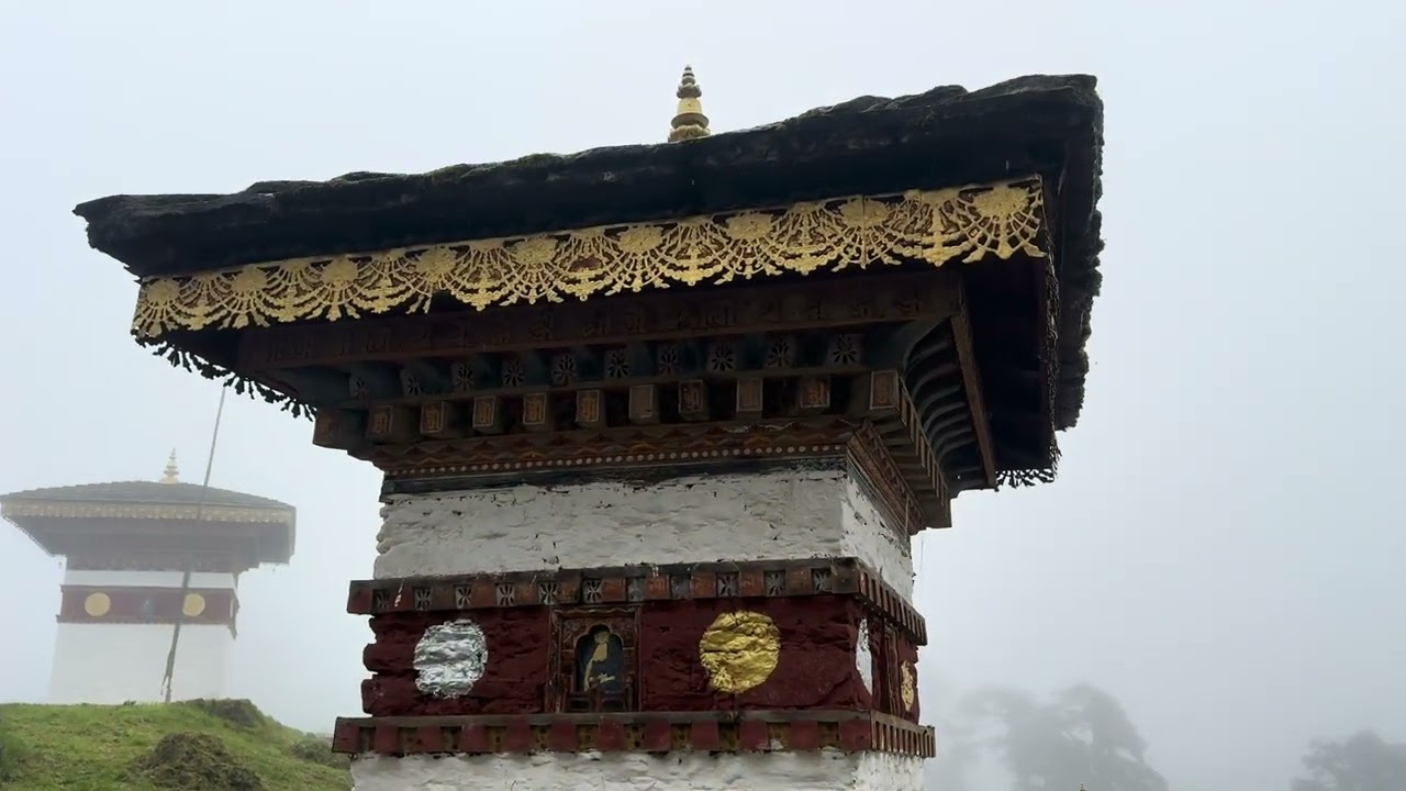 Bộ hành dưới mưa Bhutan