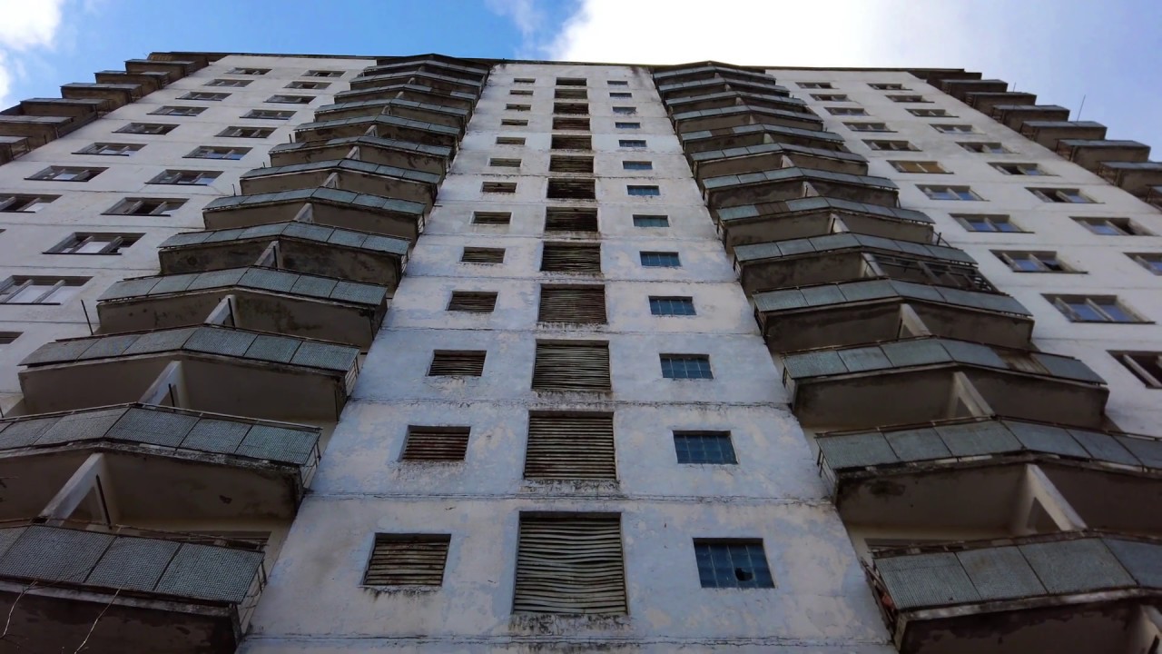Climbing a 16 storey apartment building in Pripyat | 4K