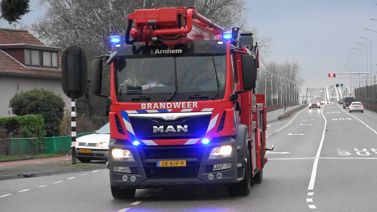 Prio 1 brandweer Arnhem, Barneveld, Nijkerk en Ede met spoed onderweg naar verschillende meldingen