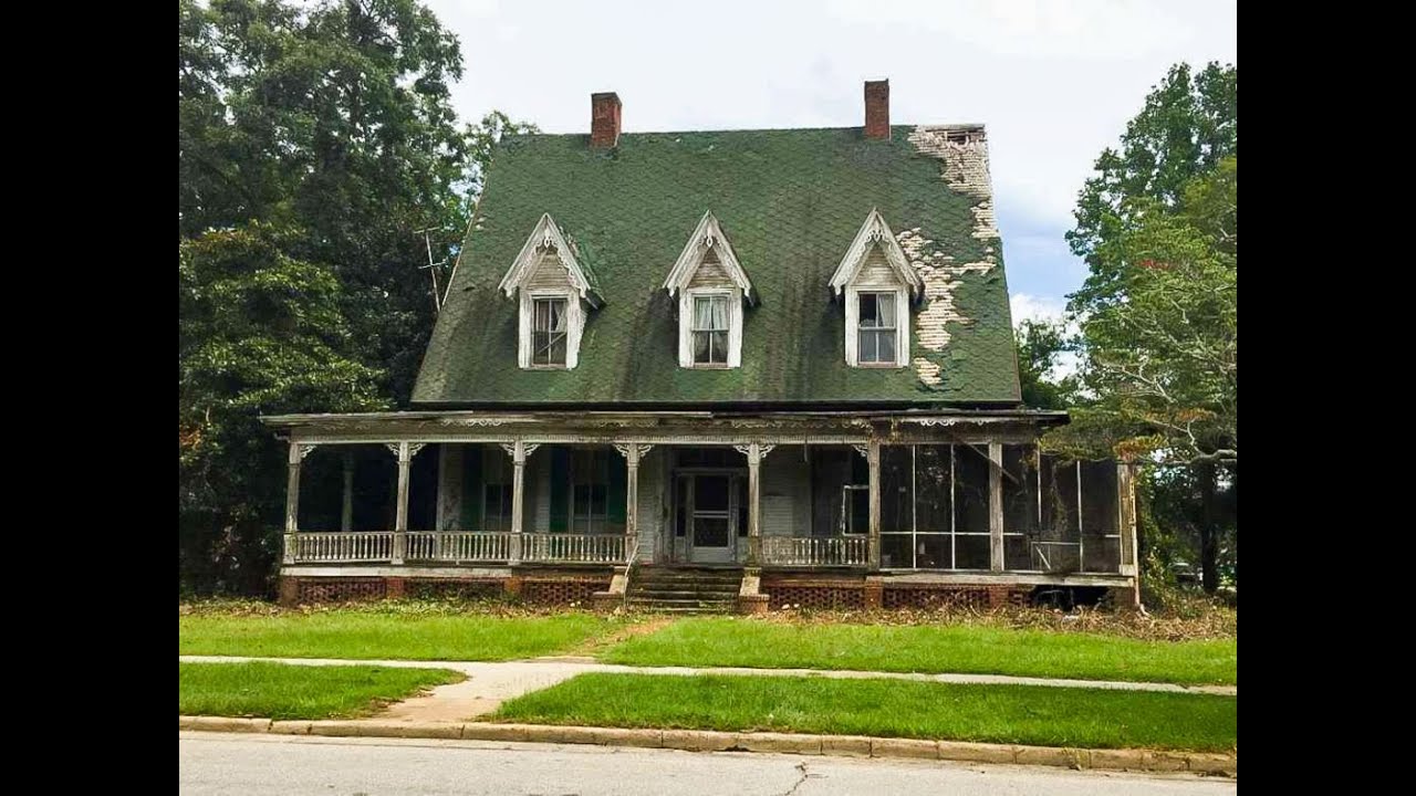 Abandoned Time Capsule House Filled With Untouched Belongings