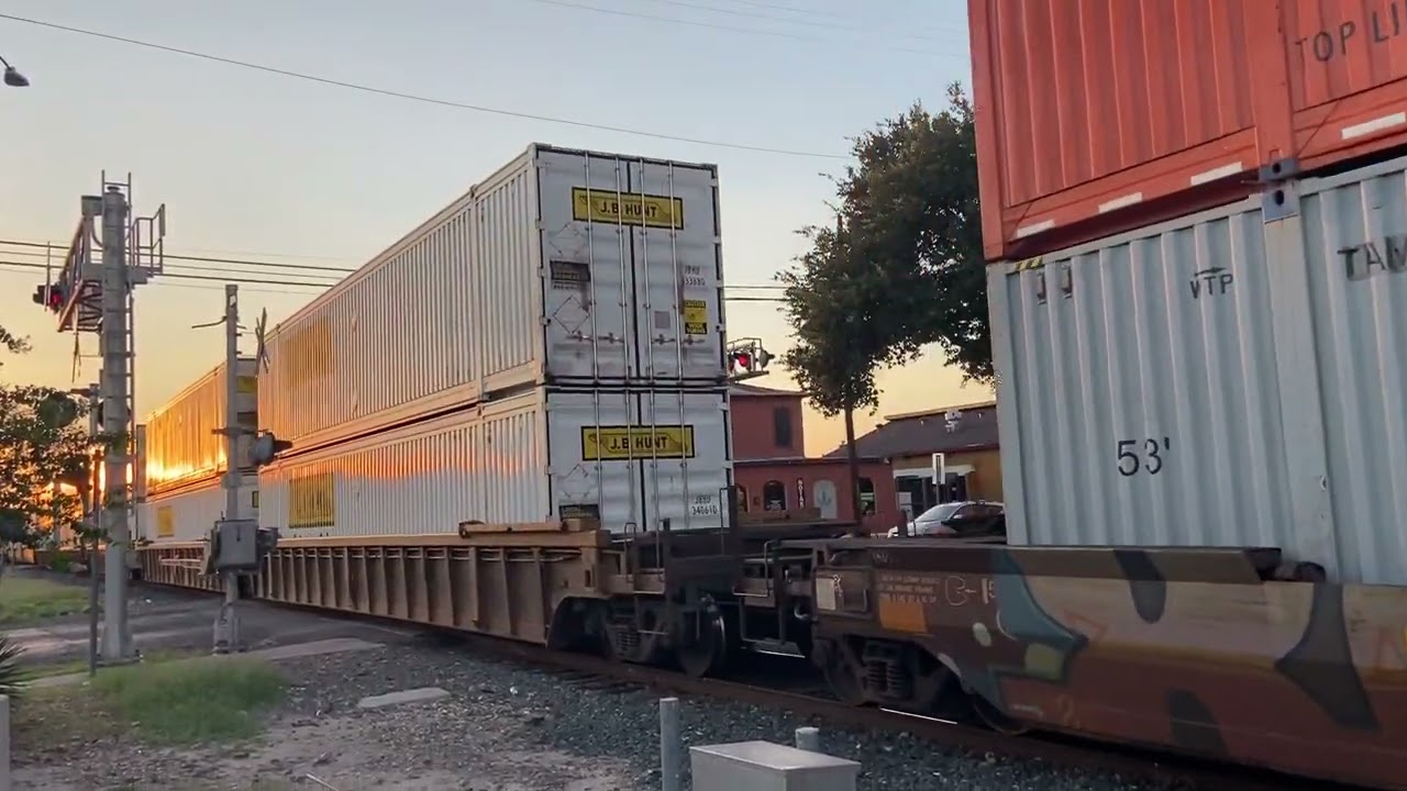 BNSF 6725 EB Leads Intermodal Train With Friendly Crew In Laredo, Texas 10/1/22