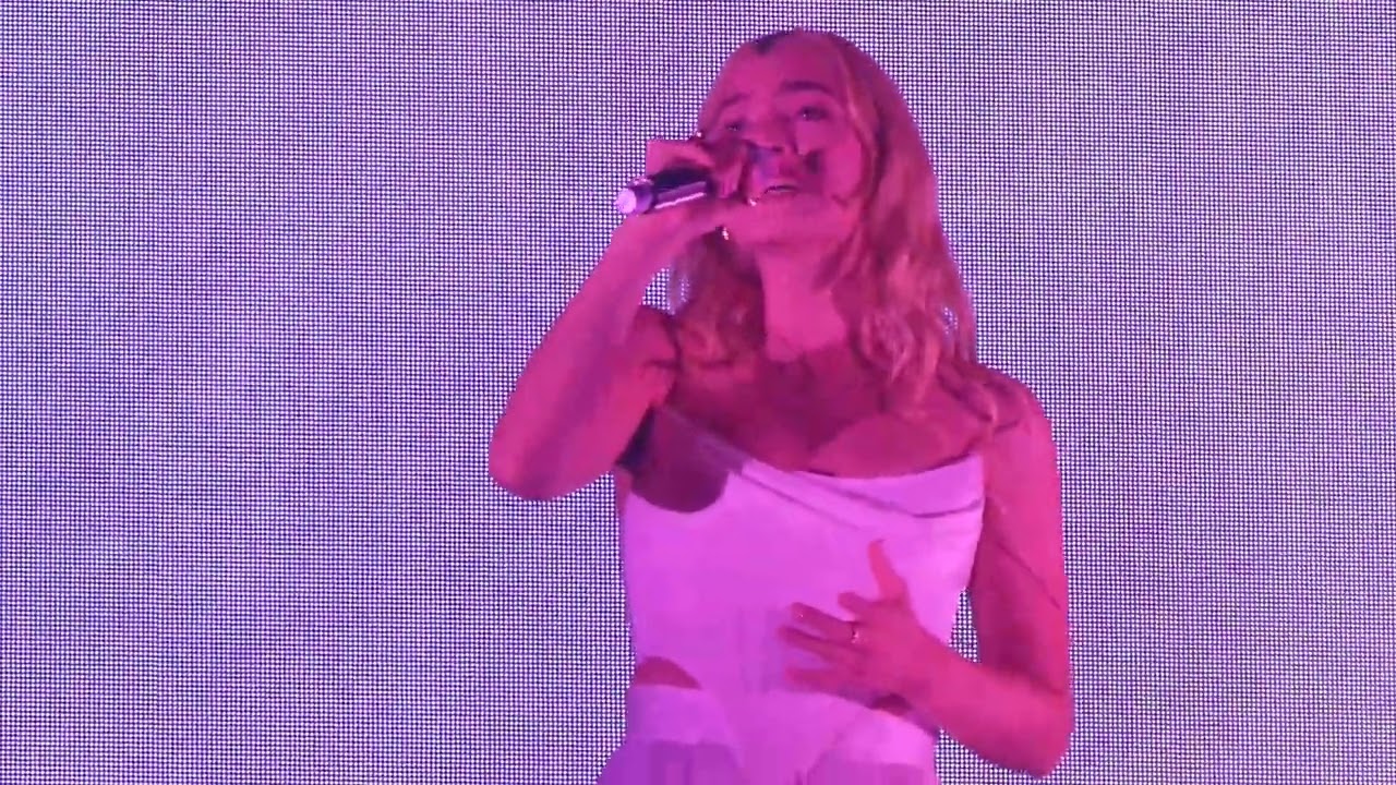 Lorde - Buzzcut Season  - live - Sydney 14 March 2023.
