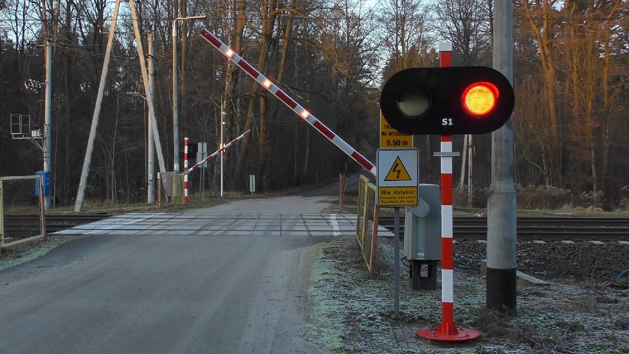Przejazd kolejowy Woźbin | Railroad Crossing in Poland