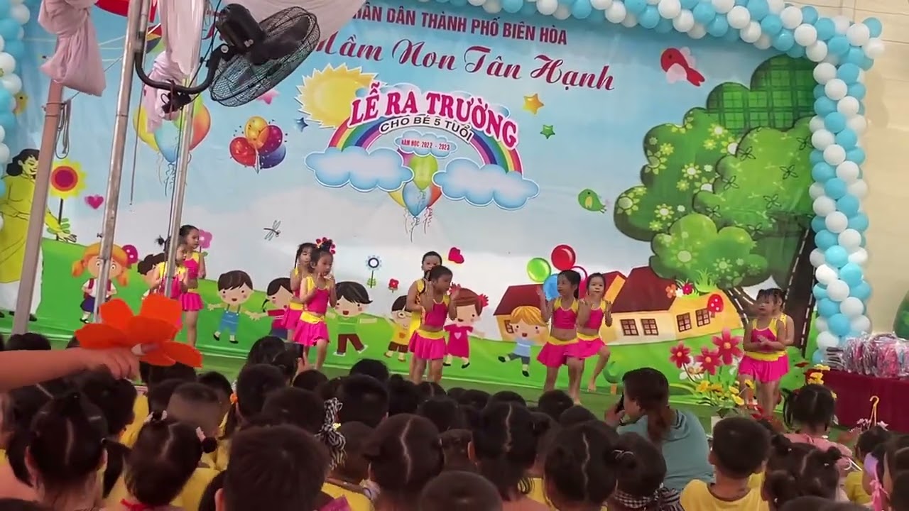 Lễ ra trường cho bé 5 tuổi ở trường mầm non Tân hạnh 