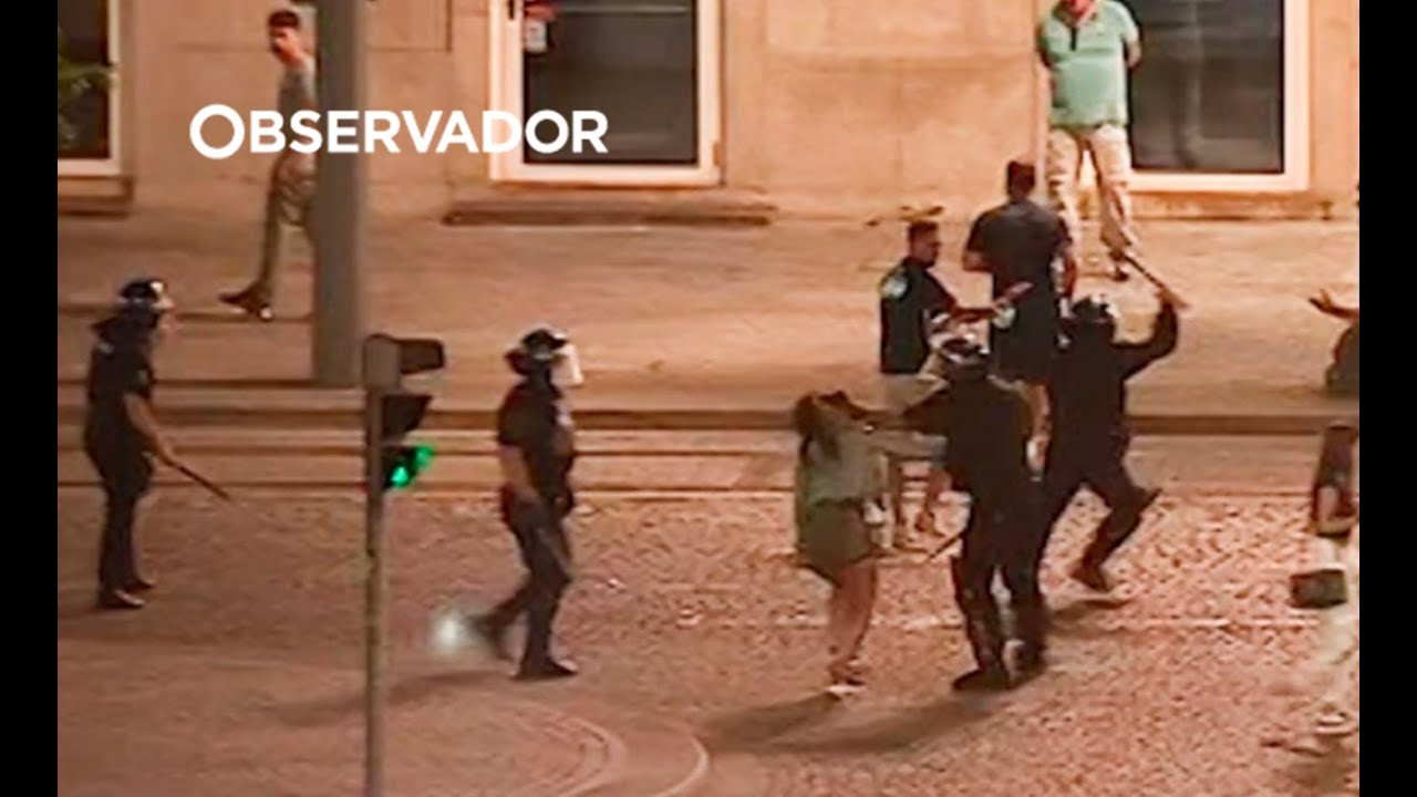 Porto. Pol&iacute;cia dispersa adeptos com estalos e pontap&eacute;s