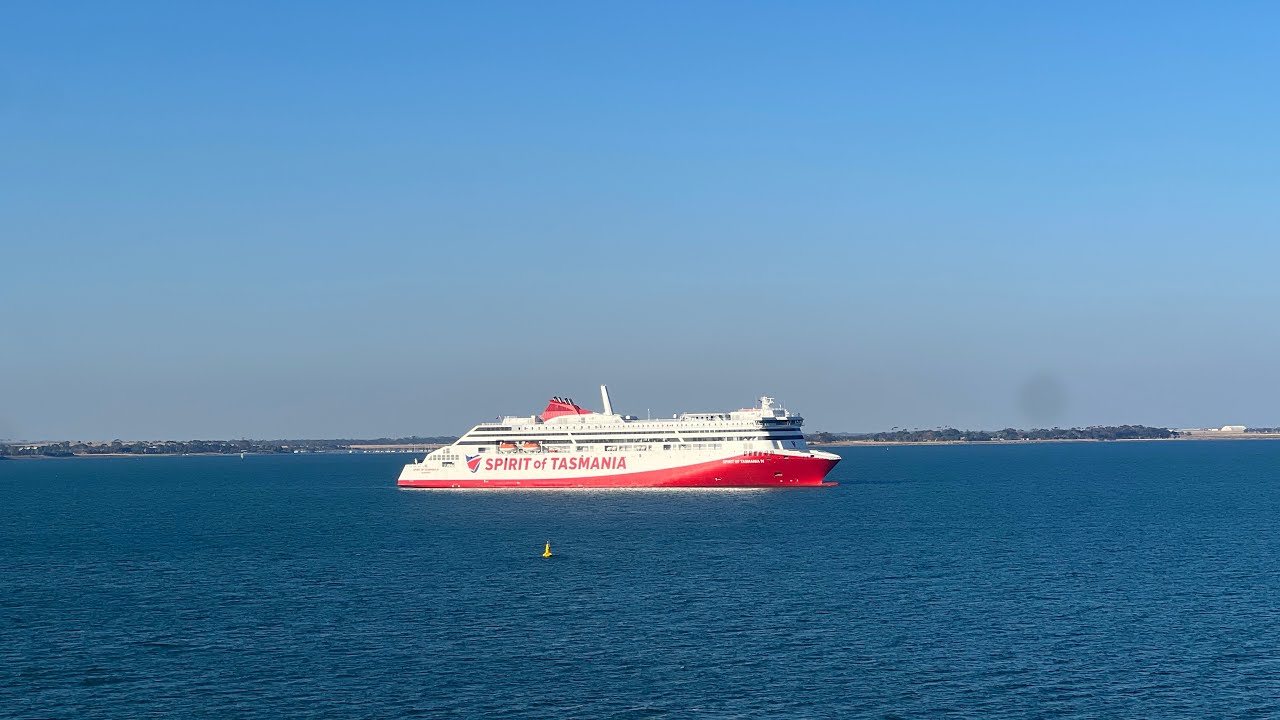 TÀU CẬP BẾN CẢNG (SPIIRIT OF TASMANIA)