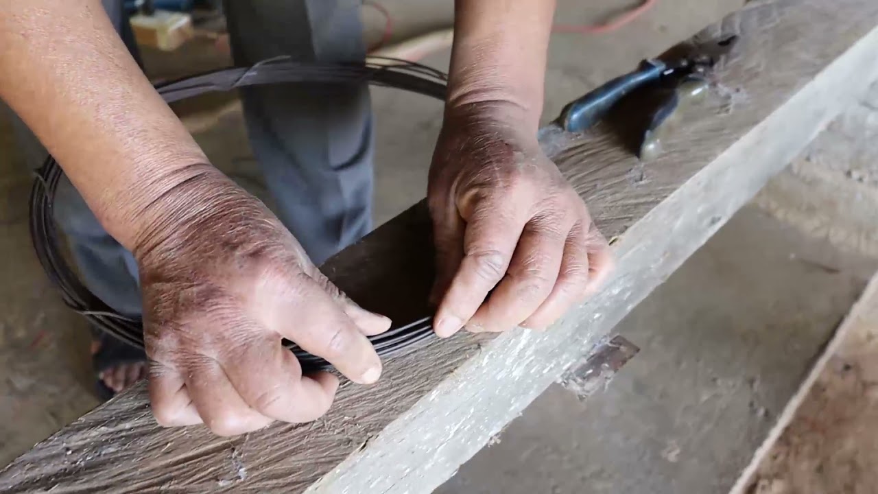 Las formas para cortar alambre recocido, así se trabaja en la obra de construcción