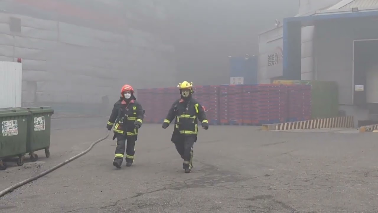 全聯台中物流倉庫大火 警消馳援灌救