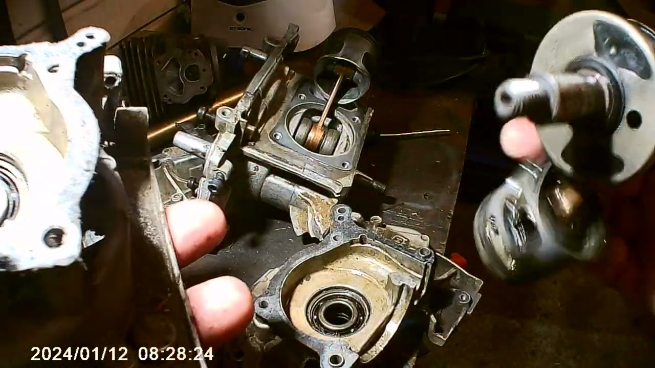 Husqvarna 545 fxt autotune ja perinteisen raivussahan päittäisvälyksen ihmettelyä.
