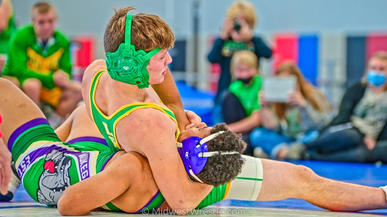 152 – Aiden Damewood {G} of Geneseo IL vs. Ryan Reyes {R} of Waukegan IL