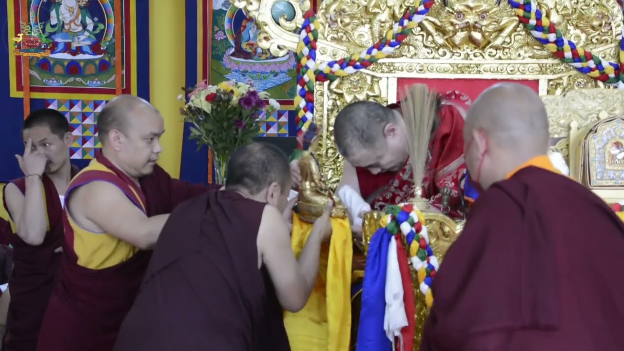 The short clip of Neten Chokling Rinpoche offering Mandala to Shechen Rabjam Rinpoche at Terdzo Wang