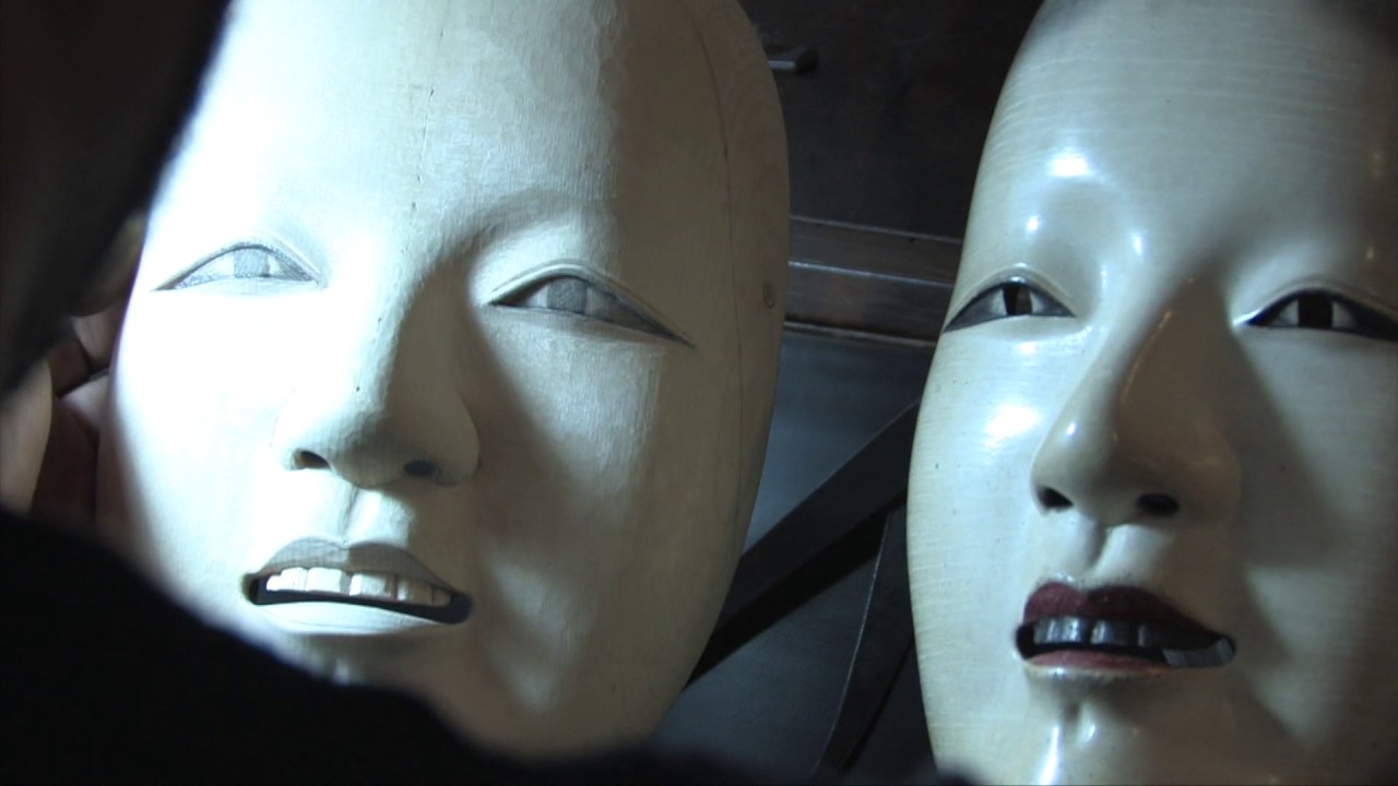 Carving a Noh Mask with Bidou Yamaguchi  山口毘堂 能面を打つ