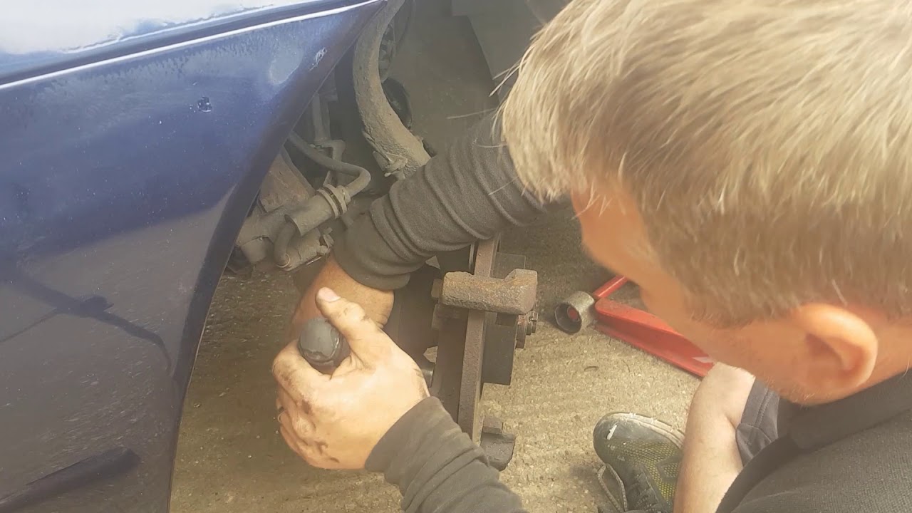 Alfa Romeo 156 Front Brake Pad And Disc change.