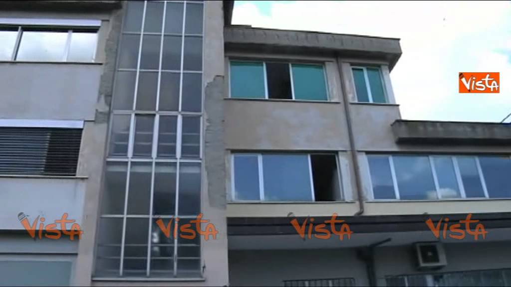 STORACE A CENTRO IMMIGRATI CON SCOPA E STROFINACCI 26-05-15