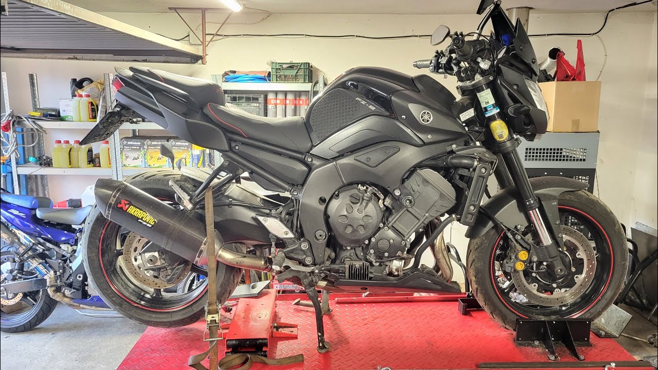 Yamaha FZ8 spory przegląd przed sezonem oraz kilka usterek.