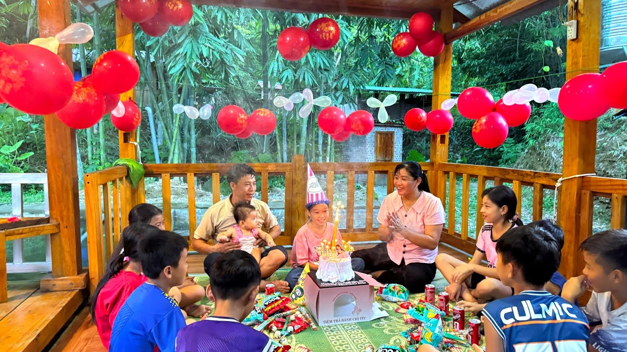 Happy memory: DAU & TU organized a joyful birthday party for HA amidst the mountains and forests.