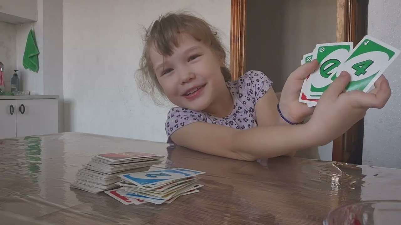 Аришка с мамой играют в UNO #UNO 