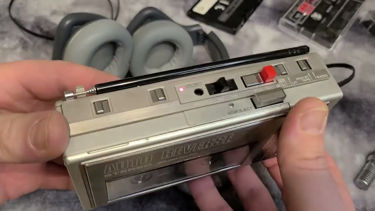 CassetteBoy AIWA HS-J2 (operation demo & let's glance admiringly at its inner world)