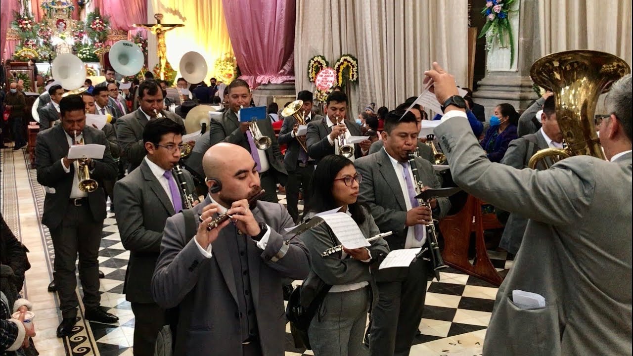 DIVINA PATRONCITA DE XELAJÚ (Estreno) || A la par de la banda_Procesión Virgen del Rosario Oct 2022