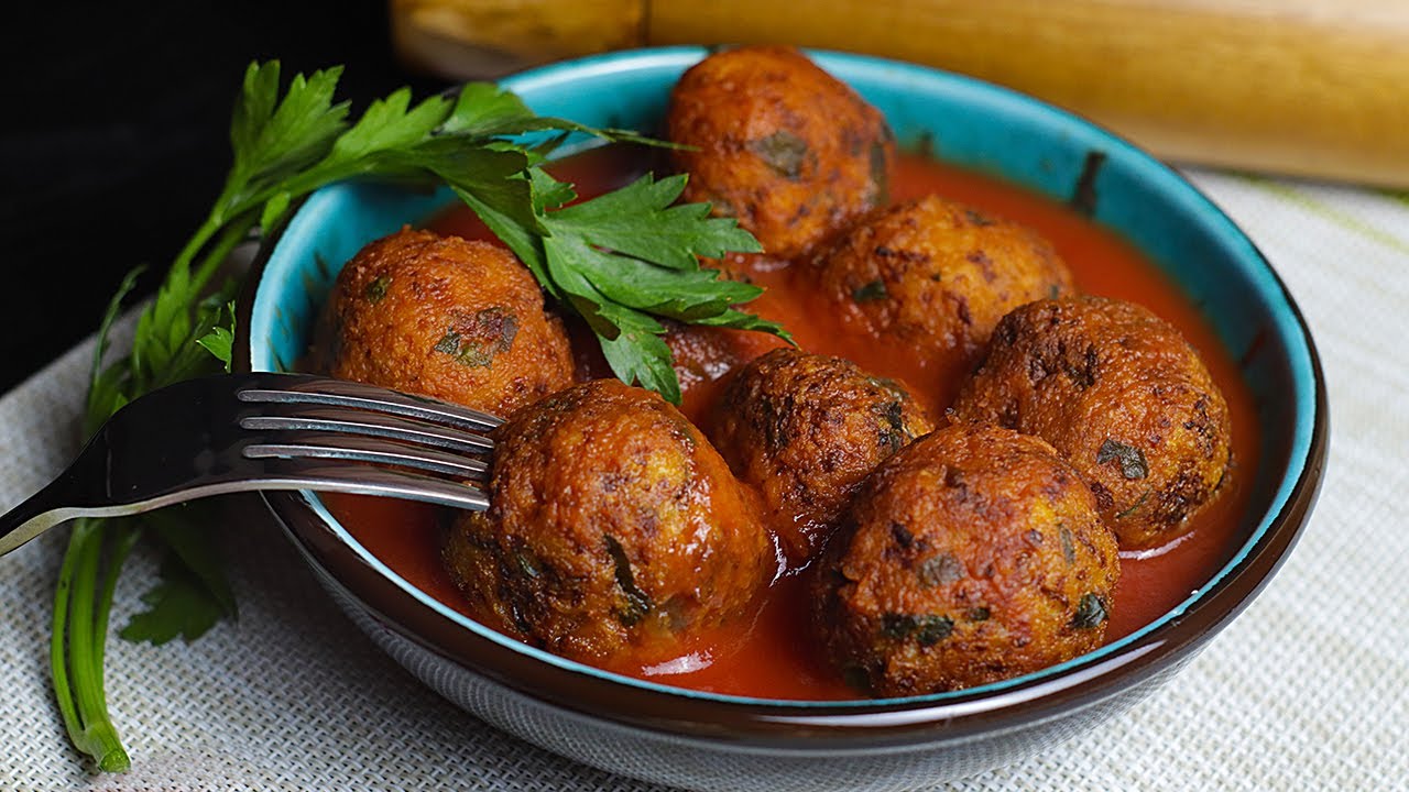 More delicious than meat! Homemade rissoles made of potatoes and cauliflower in tomato sauce!