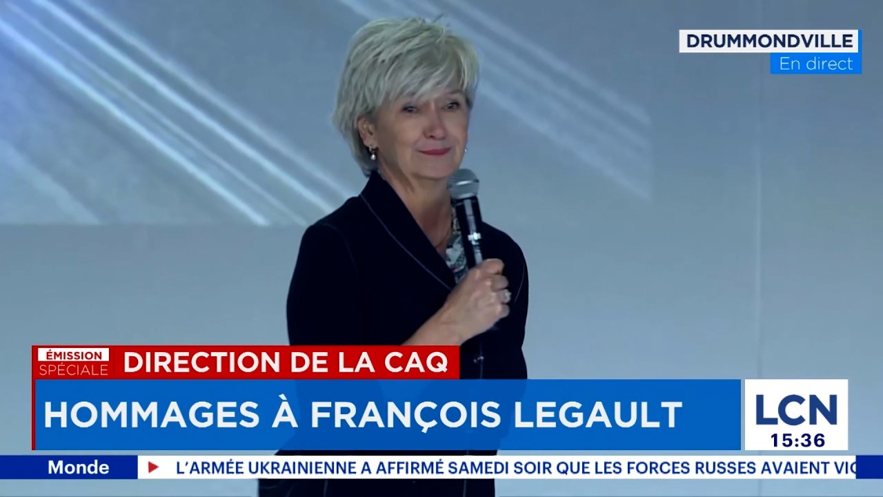 La femme de Fran&ccedil;ois Legault le fait craquer en chantant &laquo;L&rsquo;amour existe encore&raquo;