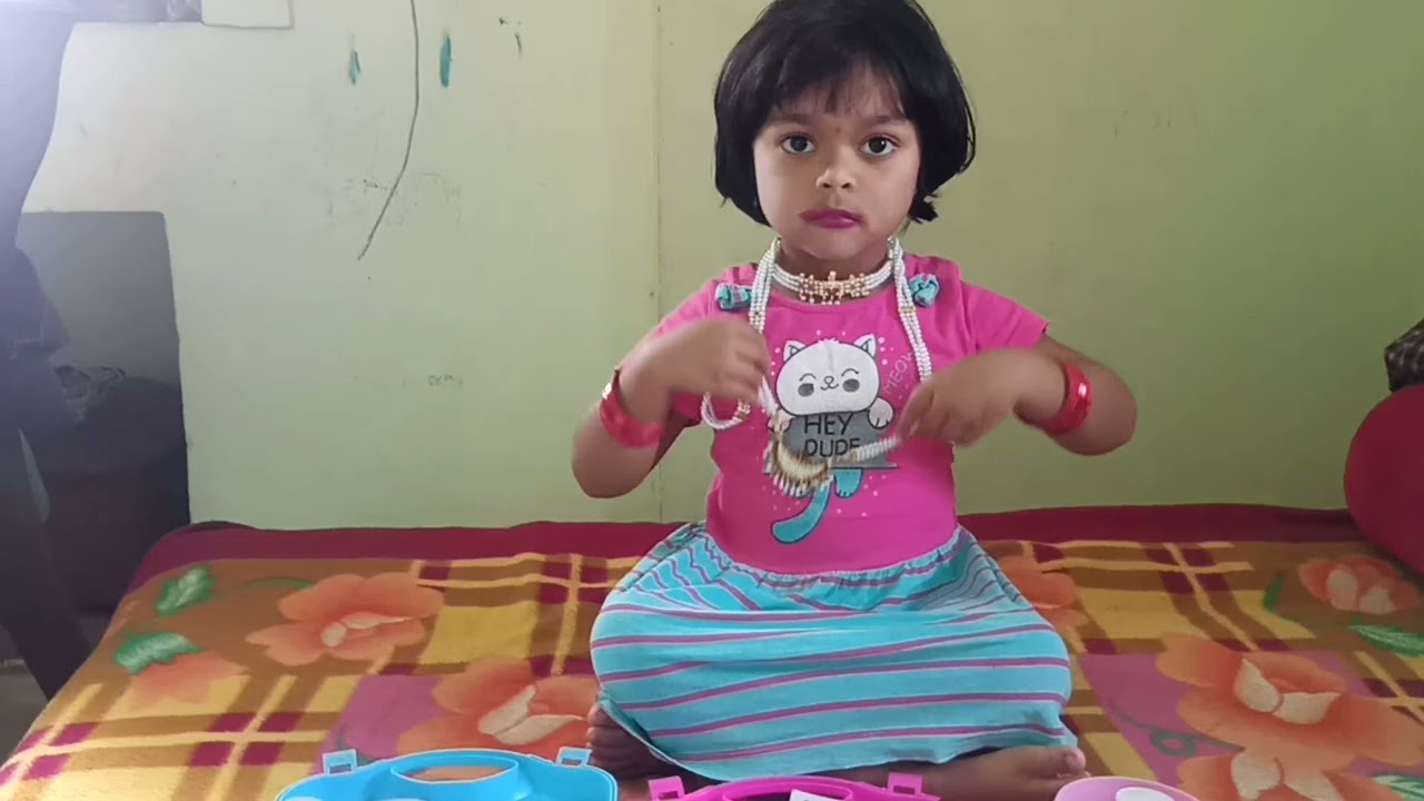 जब नन्ही परी खुद को सजाने लगी ❤️
