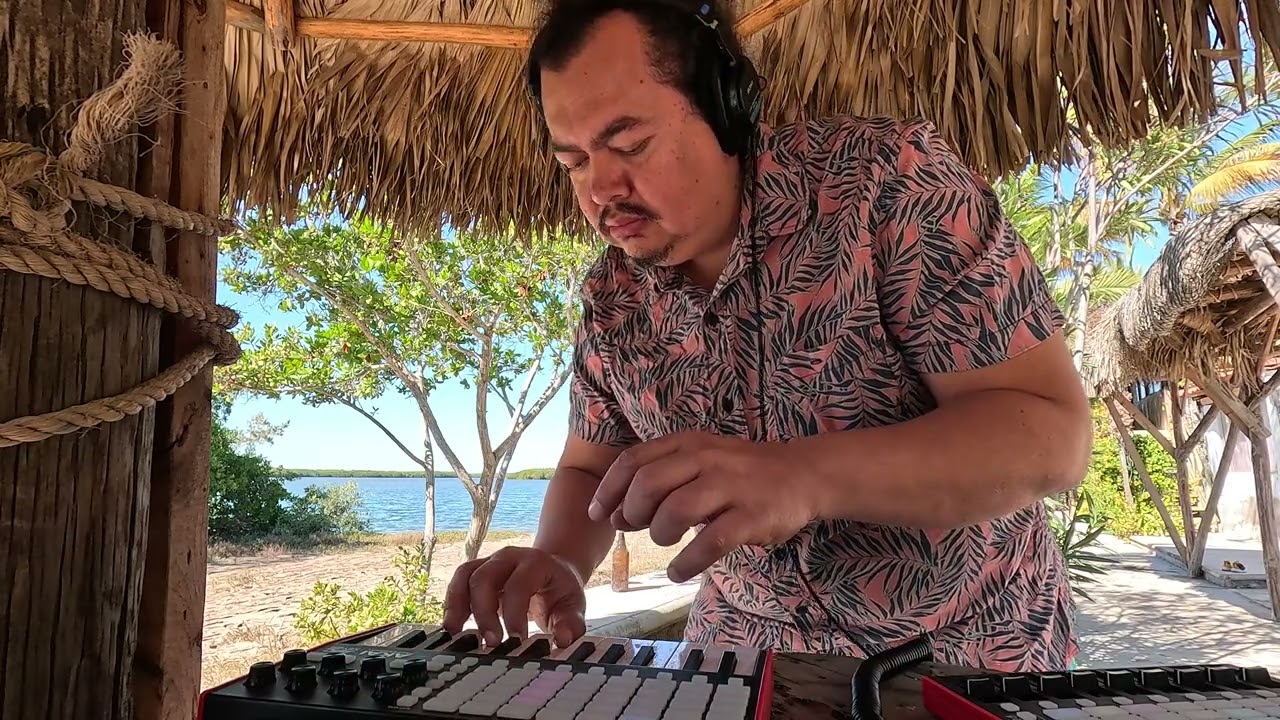 Chill House Live Act on the Beach By Héctor Meza (Original Mix)