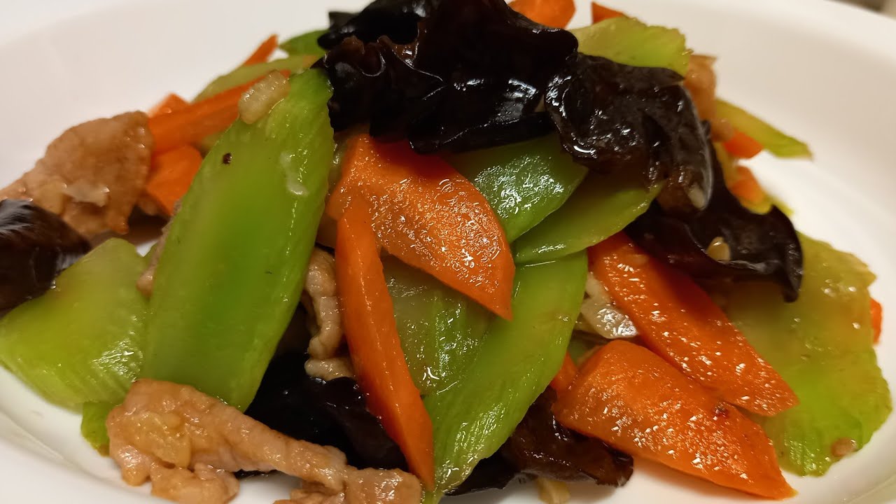 STIR-FRY CELTUCE / STEM LETTUCE, CARROT WITH SLICE PORK AND BLACK FUNGUS | Riza Mix Vlog