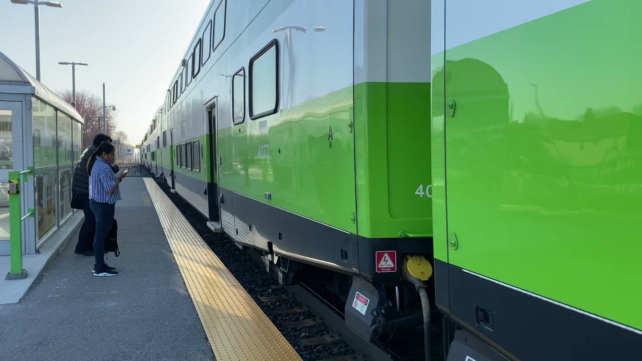 GO Train Arriving at Guildwood Station
