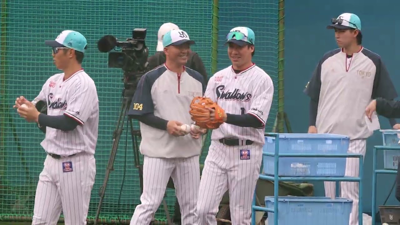 楽しそうに話す山田哲人