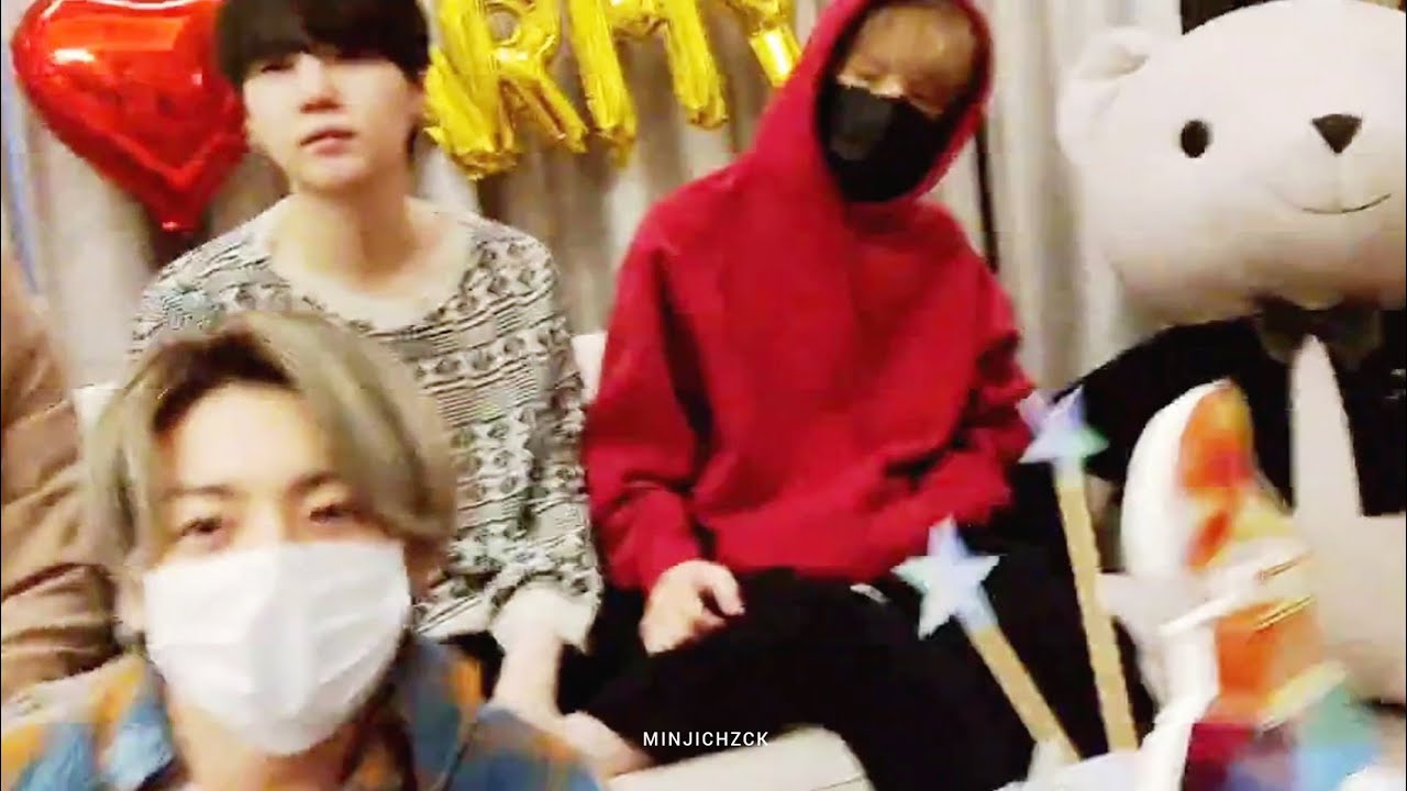 Yoonmin giving boyfriend material vibes during live 😳👁️👅👁️