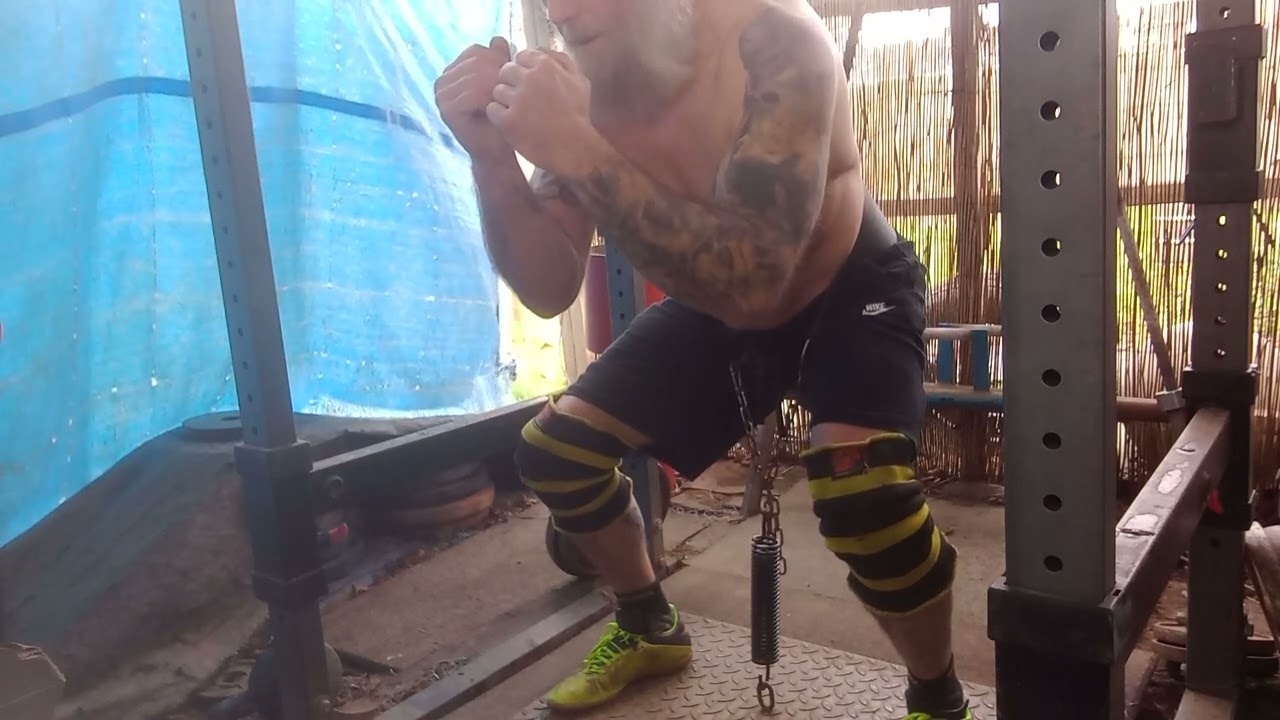 Isochain belt squat (3x20sec., set 3)