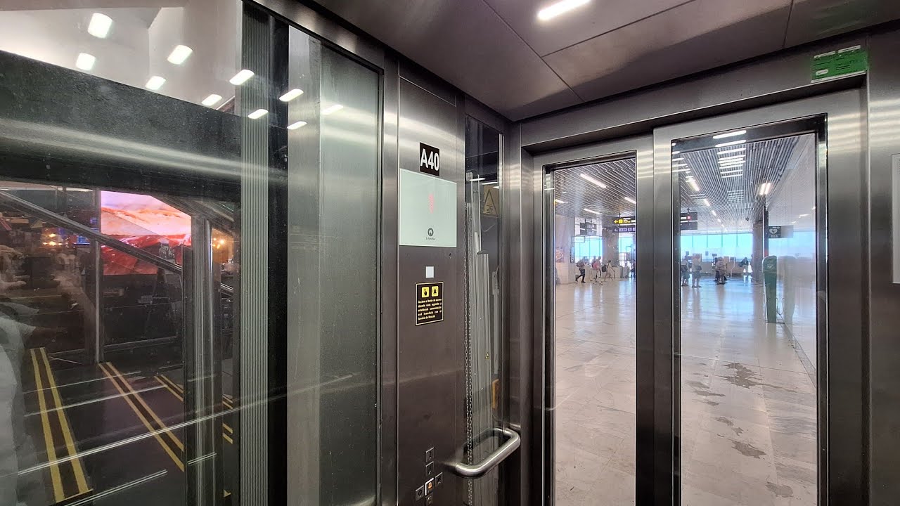 2019 Ascensor Schindler 5500 panorámico - Aeropuerto de Gran Canaria, Gran Canaria / España