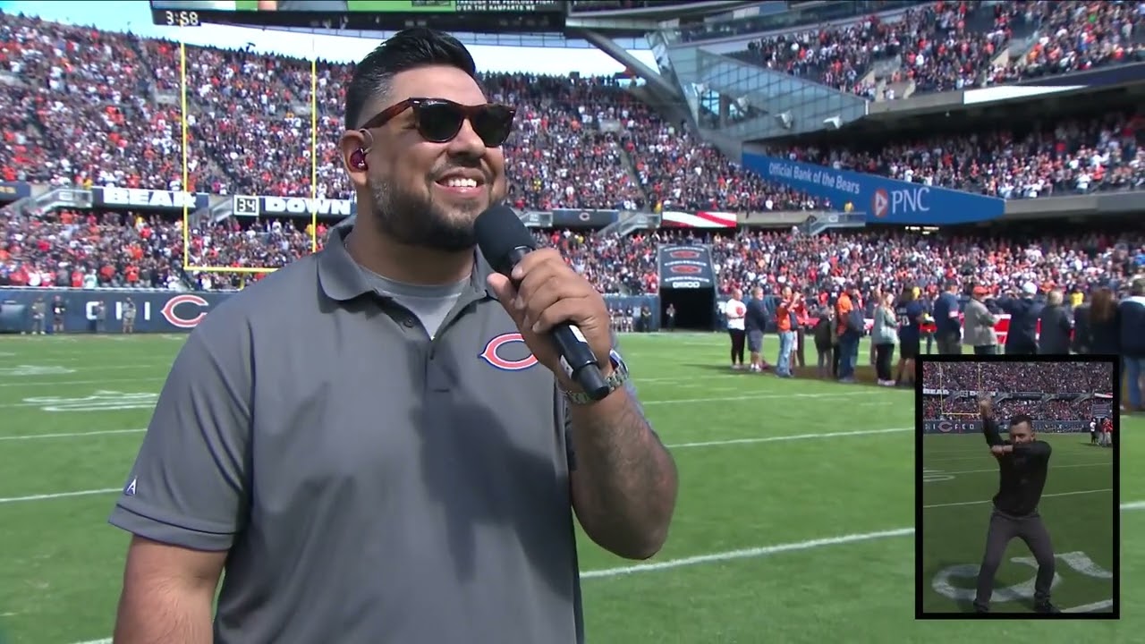 Jesús Ramos / National Anthem / Chicago Bears