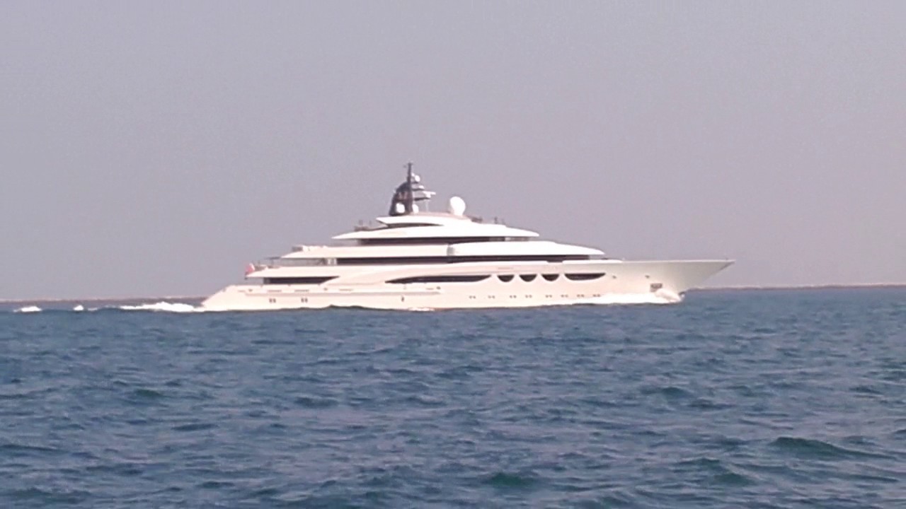 Dubai sheikh big yacht