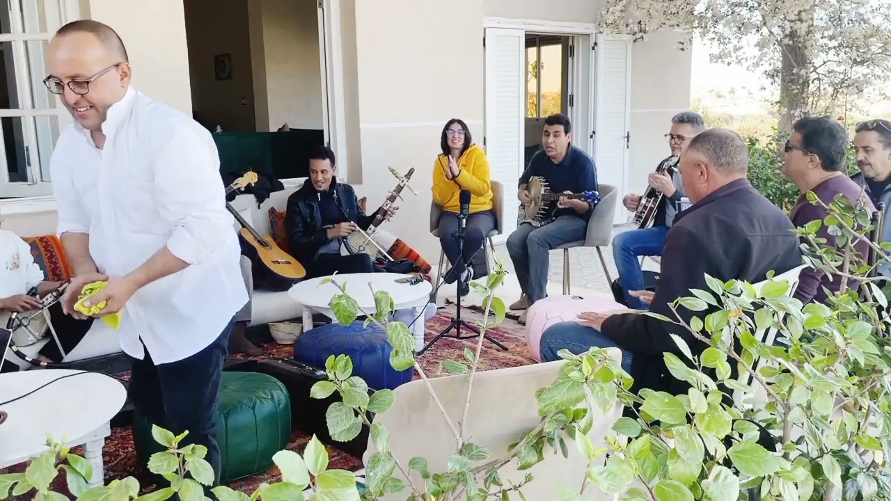 مقطع من الجلسات الممتعة مع الاصدقاء (fattah abou)..🎵🌷