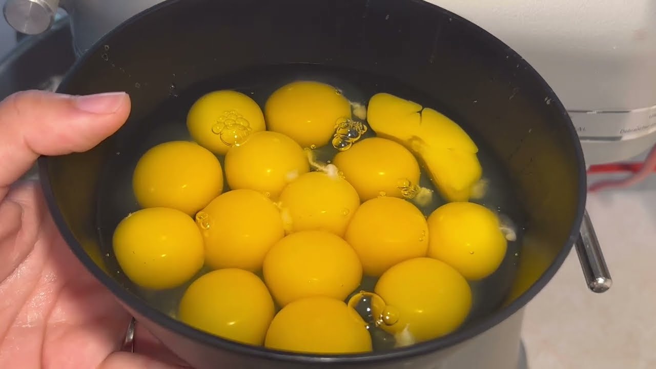 Libra y media de bizcocho dominicano, decoración al final #bizcocho#pastel #resposteria #dominicano