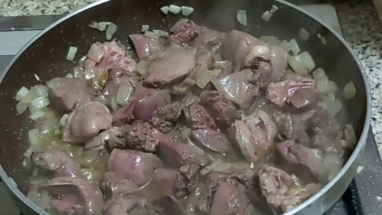 GUISO DE HIGADITOS DE *POLLO AL AJILLO