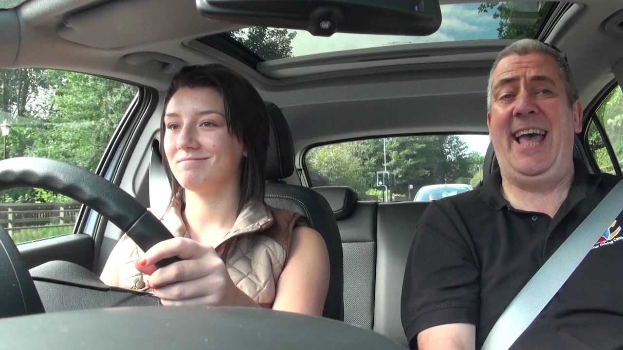 Bobby Jo's driving lesson 11 - Hazard perception and defensive driving (T11)
