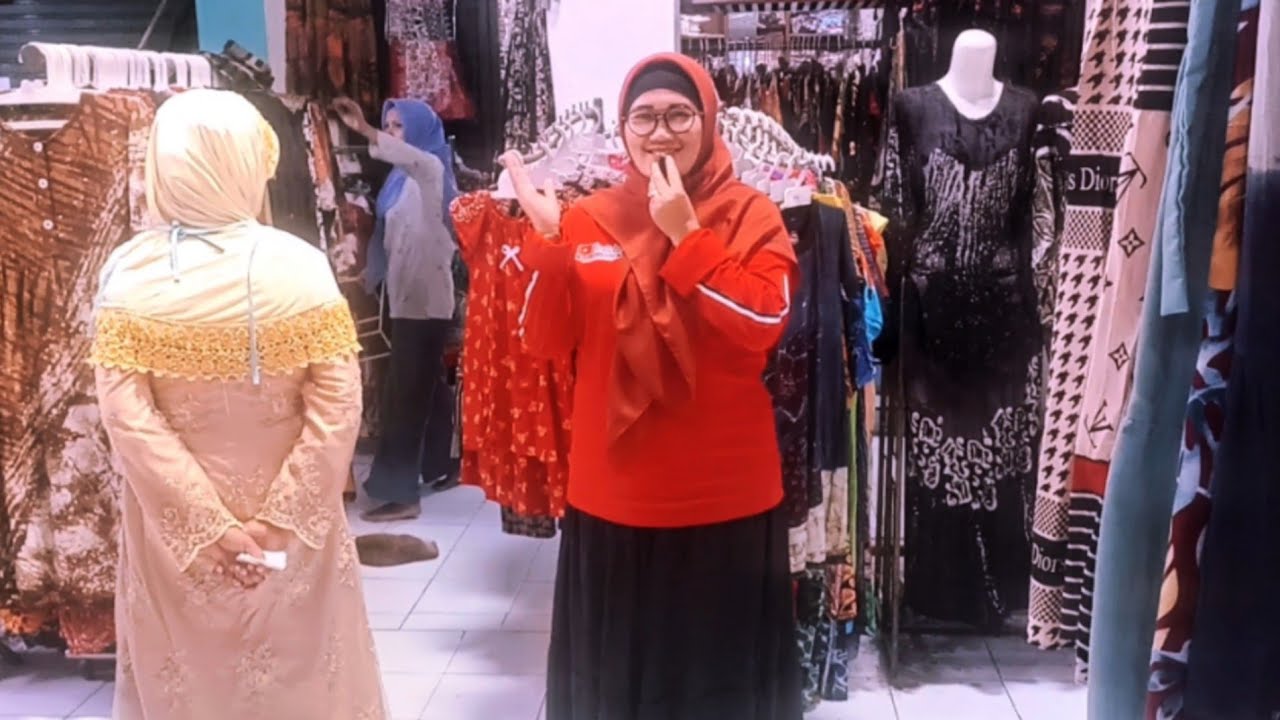 BELANJA BATIK DI PEKALONGAN